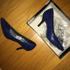 Blue, kitten heel snake print heel, 7W